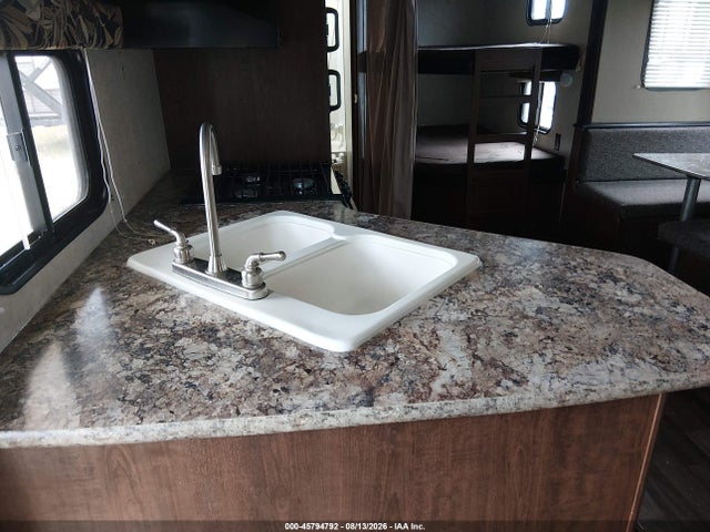 2016 Keystone Rv 5th Wheel Travel Trailer მანქანა იყიდება აუქციონზე, vin: 4YDT26L28GN207379, აუქციონის ნომერი: 45794792
