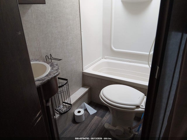 2016 Keystone Rv 5th Wheel Travel Trailer მანქანა იყიდება აუქციონზე, vin: 4YDT26L28GN207379, აუქციონის ნომერი: 45794792
