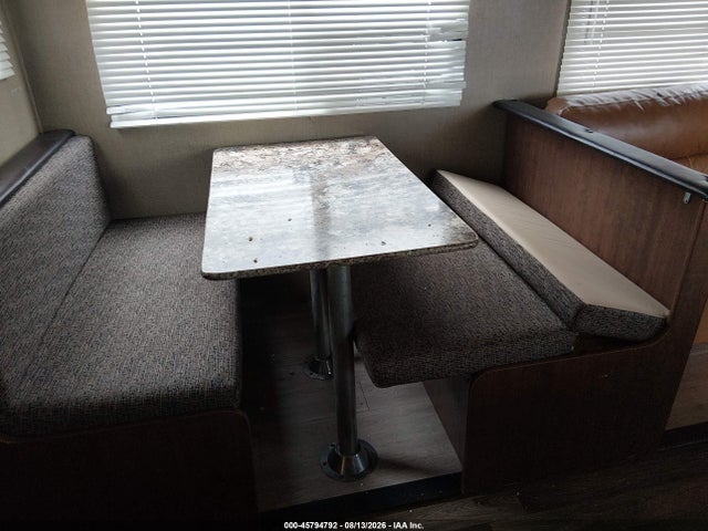 2016 Keystone Rv 5th Wheel Travel Trailer მანქანა იყიდება აუქციონზე, vin: 4YDT26L28GN207379, აუქციონის ნომერი: 45794792