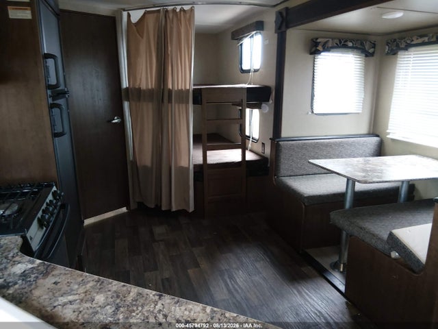 2016 Keystone Rv 5th Wheel Travel Trailer მანქანა იყიდება აუქციონზე, vin: 4YDT26L28GN207379, აუქციონის ნომერი: 45794792