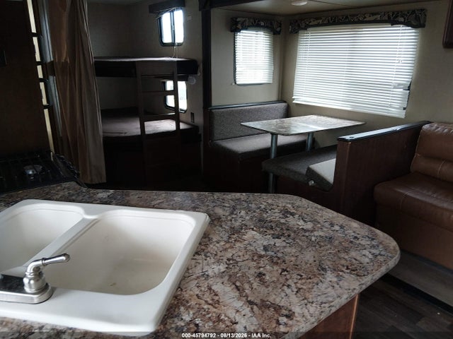 2016 Keystone Rv 5th Wheel Travel Trailer მანქანა იყიდება აუქციონზე, vin: 4YDT26L28GN207379, აუქციონის ნომერი: 45794792