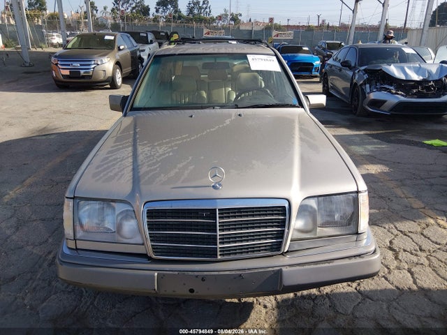 45794849 :رقم المزاد ، WDBEA92E6SF313875 vin ، 1995 Mercedes-benz E 320 مزاد بيع
