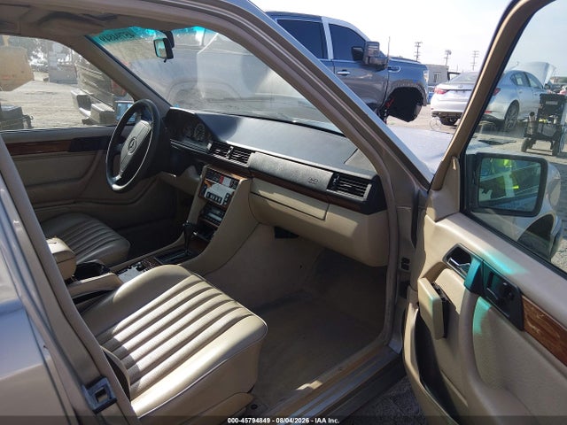 45794849 :رقم المزاد ، WDBEA92E6SF313875 vin ، 1995 Mercedes-benz E 320 مزاد بيع