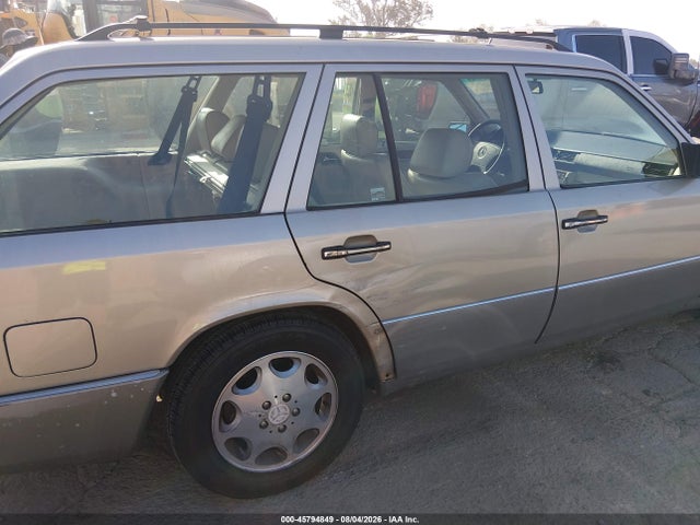 45794849 :رقم المزاد ، WDBEA92E6SF313875 vin ، 1995 Mercedes-benz E 320 مزاد بيع