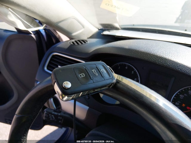 2014 Volkswagen Jetta 1.8t Se მანქანა იყიდება აუქციონზე, vin: 3VWD17AJ7EM209381, აუქციონის ნომერი: 45795130