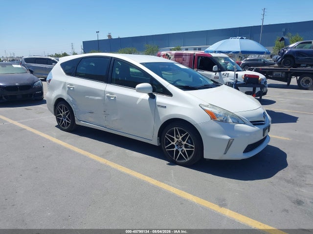 Toyota Prius V Three 2014 JTDZN3EU8E3292704 главное изображение