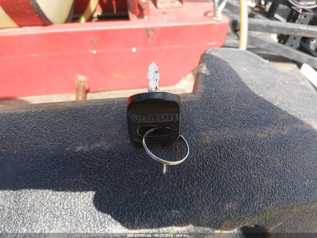 1HFVE0222G4202210 Honda Sxs700 M2