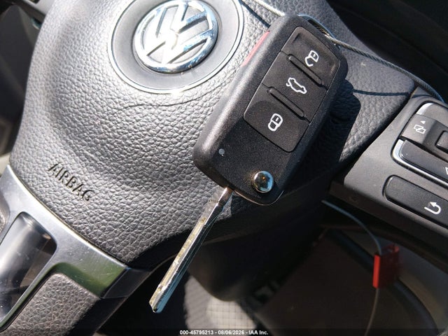 1VWBT7A39FC055522 Volkswagen Passat 1.8t Se