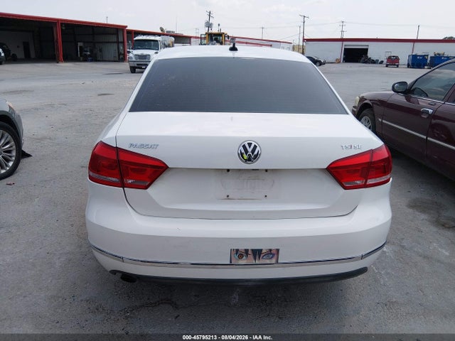 1VWBT7A39FC055522 Volkswagen Passat 1.8t Se