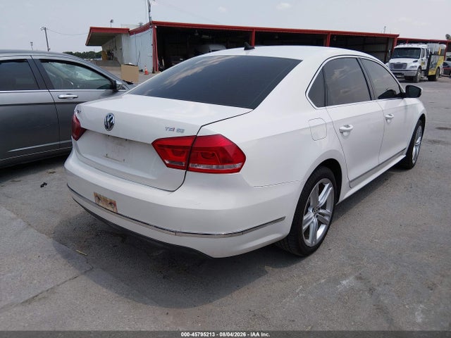 1VWBT7A39FC055522 Volkswagen Passat 1.8t Se