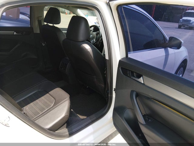 1VWBT7A39FC055522 Volkswagen Passat 1.8t Se