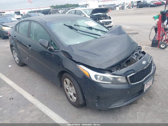 45795235 :رقم المزاد ، 3KPFK4A7XHE105932 vin ، 2017 Kia Forte Lx مزاد بيع