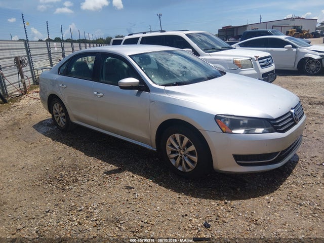 2015 Volkswagen Passat 1.8t Wolfsburg Edition მანქანა იყიდება აუქციონზე, vin: 1VWAS7A36FC015476, აუქციონის ნომერი: 45795316