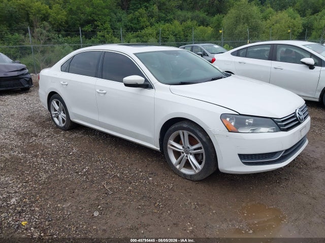 2014 Volkswagen Passat 1.8t Se მანქანა იყიდება აუქციონზე, vin: 1VWBS7A38EC061913, აუქციონის ნომერი: 45795445