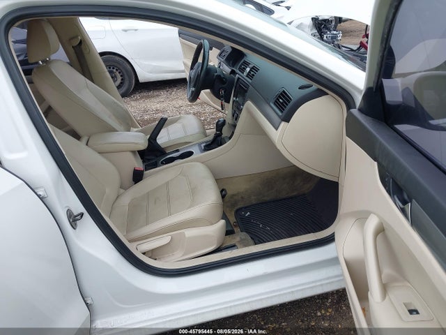 2014 Volkswagen Passat 1.8t Se მანქანა იყიდება აუქციონზე, vin: 1VWBS7A38EC061913, აუქციონის ნომერი: 45795445