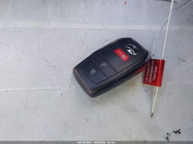JTDACAAU2R3015033 Toyota PRIUS XLE