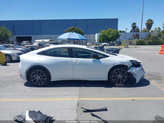 JTDACAAU2R3015033 Toyota PRIUS XLE