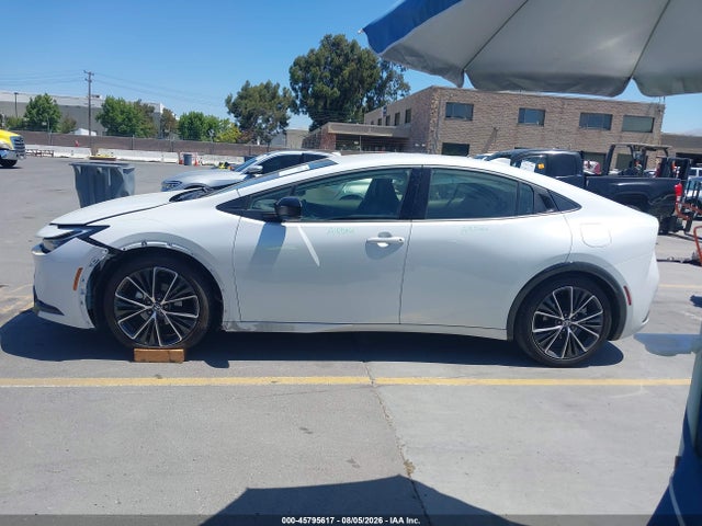 JTDACAAU2R3015033 Toyota PRIUS XLE