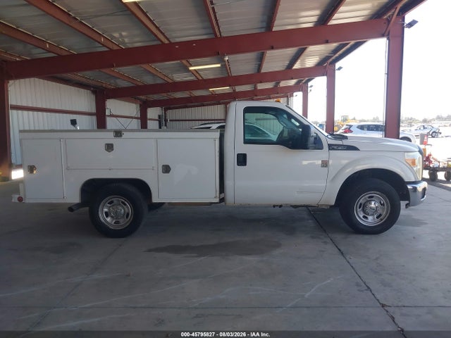 Ford F-350 Chassis Xl 2015 1FDRF3E61FEB15847 Image 13