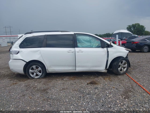Продажа на аукционе авто 2016 Toyota Sienna Le 8 Passenger, vin: 5TDKK3DCXGS766026, номер лота: 45795875