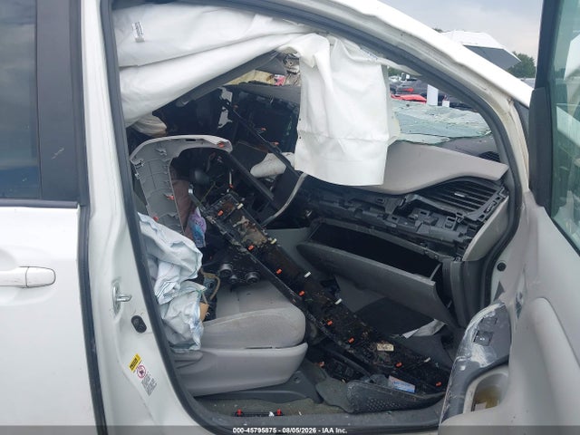 Продажа на аукционе авто 2016 Toyota Sienna Le 8 Passenger, vin: 5TDKK3DCXGS766026, номер лота: 45795875