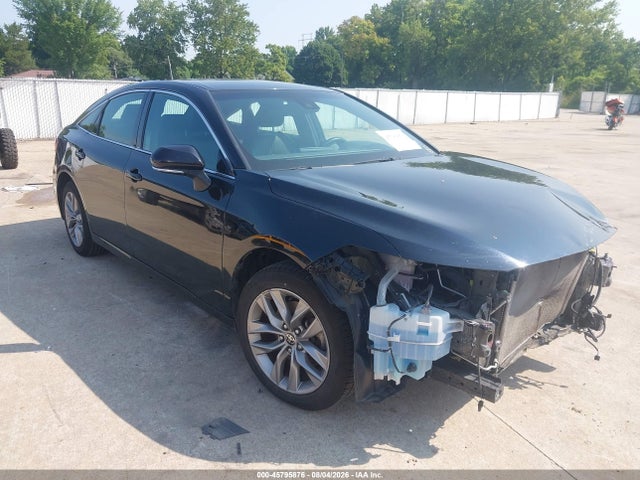 45795876 :رقم المزاد ، 4T1JZ1FBXNU075468 vin ، 2022 Toyota Avalon Xle مزاد بيع