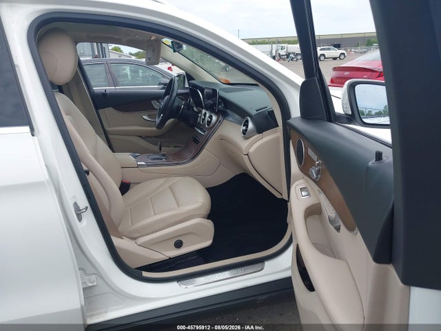 45795912 :رقم المزاد ، W1N0G8EB7MF883692 vin ، 2021 Mercedes-benz Glc 300 4matic Suv مزاد بيع