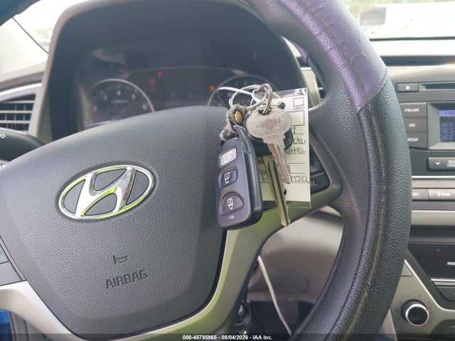 2017 Hyundai Elantra Se მანქანა იყიდება აუქციონზე, vin: 5NPD74LF8HH172988, აუქციონის ნომერი: 45795965