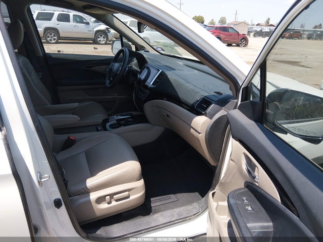 Продаж на аукціоні авто 2017 Honda Pilot Touring, vin: 5FNYF5H95HB018556, номер лоту: 45796081