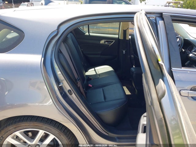 Lexus CT 200H 2014 JTHKD5BH2E2190634 Image 8