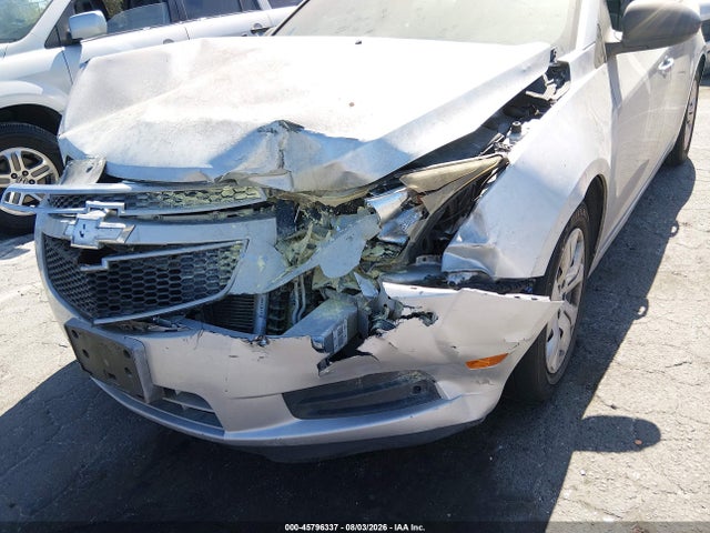 1G1PA5SG6E7209334 Chevrolet Cruze Ls Auto