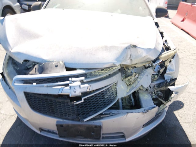 1G1PA5SG6E7209334 Chevrolet Cruze Ls Auto