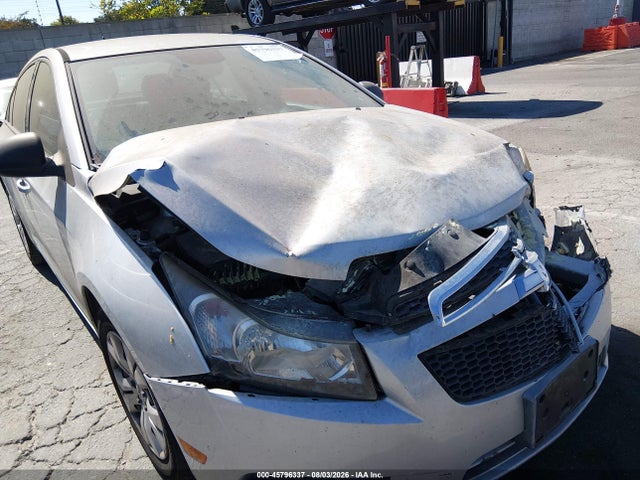 1G1PA5SG6E7209334 Chevrolet Cruze Ls Auto