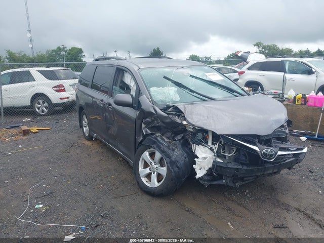 Продажа на аукционе авто 2018 Toyota Sienna Le 8 Passenger, vin: 5TDKZ3DCXJS910113, номер лота: 45796842