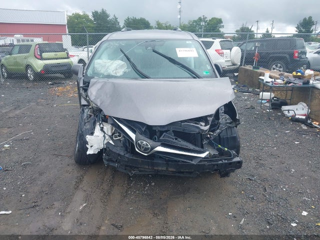 Продажа на аукционе авто 2018 Toyota Sienna Le 8 Passenger, vin: 5TDKZ3DCXJS910113, номер лота: 45796842