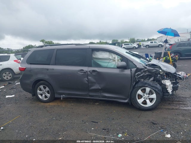 Продажа на аукционе авто 2018 Toyota Sienna Le 8 Passenger, vin: 5TDKZ3DCXJS910113, номер лота: 45796842