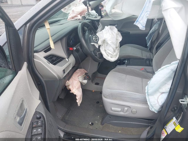 Продажа на аукционе авто 2018 Toyota Sienna Le 8 Passenger, vin: 5TDKZ3DCXJS910113, номер лота: 45796842