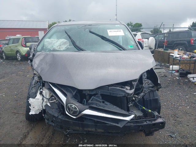 Продажа на аукционе авто 2018 Toyota Sienna Le 8 Passenger, vin: 5TDKZ3DCXJS910113, номер лота: 45796842