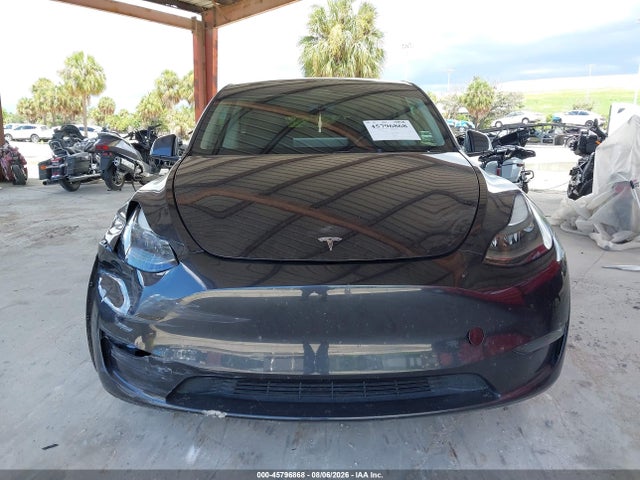 2025 Tesla Model Y Long Range Dual Motor Rear-wheel Drive მანქანა იყიდება აუქციონზე, vin: 7SAYGDED2SF229806, აუქციონის ნომერი: 45796868