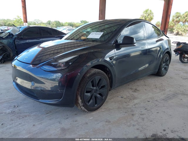 2025 Tesla Model Y Long Range Dual Motor Rear-wheel Drive მანქანა იყიდება აუქციონზე, vin: 7SAYGDED2SF229806, აუქციონის ნომერი: 45796868
