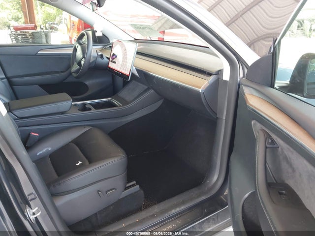 2025 Tesla Model Y Long Range Dual Motor Rear-wheel Drive მანქანა იყიდება აუქციონზე, vin: 7SAYGDED2SF229806, აუქციონის ნომერი: 45796868