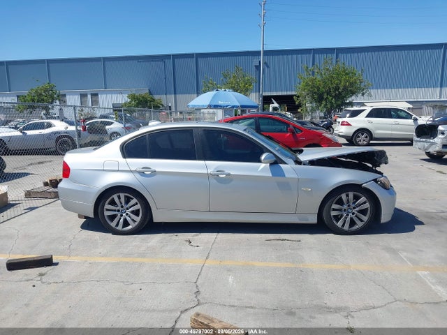 2007 Bmw 328i მანქანა იყიდება აუქციონზე, vin: WBAVC53517FZ81171, აუქციონის ნომერი: 45797002