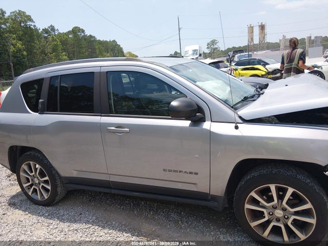 1C4NJCBA6GD711229 Jeep Compass Sport Se