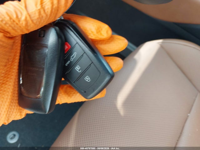 JTDACAAJ2T3036980 Toyota Crown Signia Limited