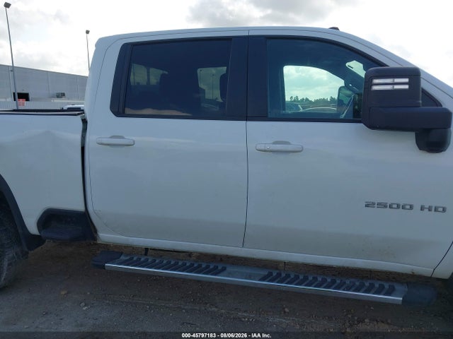 45797183 :رقم المزاد ، 1GC4YNE72NF125017 vin ، 2022 Chevrolet Silverado 2500hd 4wd  Standard Bed Lt مزاد بيع