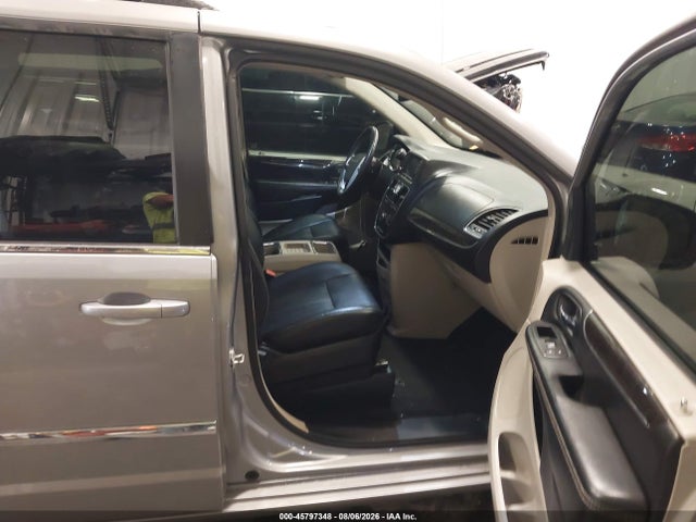 45797348 :رقم المزاد ، 2C4RC1BG1GR215045 vin ، 2016 Chrysler Town & Country Touring مزاد بيع