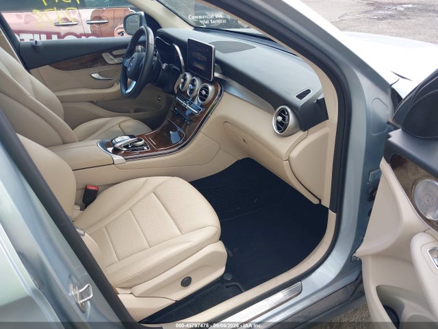45797478 :رقم المزاد ، WDC0G4KB7HV007120 vin ، 2017 Mercedes-benz Glc 300 4matic مزاد بيع