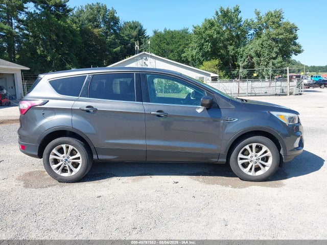 45797582 :رقم المزاد ، 1FMCU0GD0HUC93781 vin ، 2017 Ford Escape Se مزاد بيع