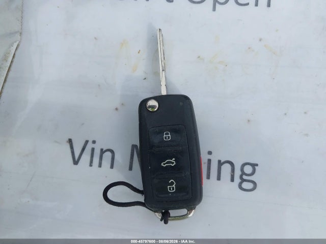 2016 Volkswagen Beetle 1.8t Wolfsburg Edition მანქანა იყიდება აუქციონზე, vin: 3VWF17AT6GM604097, აუქციონის ნომერი: 45797600