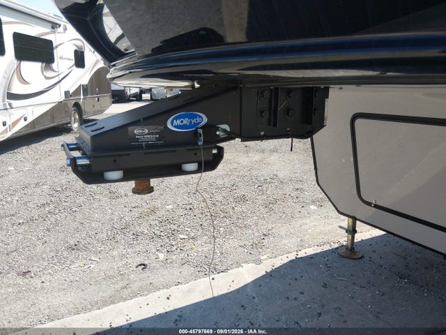 45797669 :رقم المزاد ، 4YDF33822FA740187 vin ، 2015 Keystone Other مزاد بيع